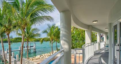Luxury Home, Oceanfront Views, Private Pool & Dock