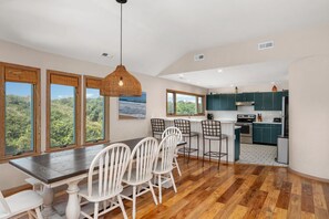 Dining - Quackin n' Relaxin: Pet Friendly, Oceanside in Duck, Private Pool and Hot Tub! (Duck)