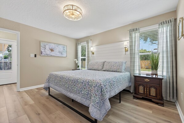 4 bedrooms, iron/ironing board, WiFi, bed sheets