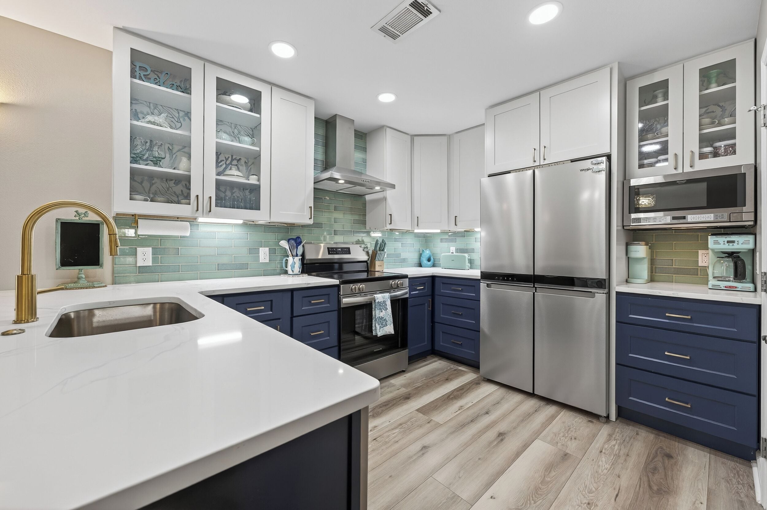 Mikroaaltouuni, uuni, liesi, astianpesukone