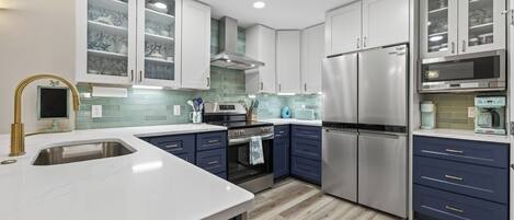 Micro-ondes, four, plaque de cuisson, lave-vaisselle