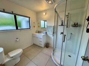 Shower, hair dryer, towels - Casa Playa de los osos | Coopers Beach Sea Views (Cable Bay)