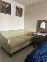 Basic Single Room | Desk, laptop workspace, free WiFi