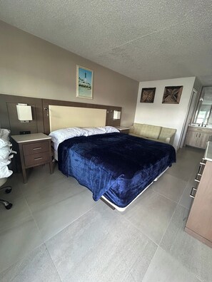 Basic Single Room | Desk, laptop workspace, free WiFi - Gardenview (Tampa)