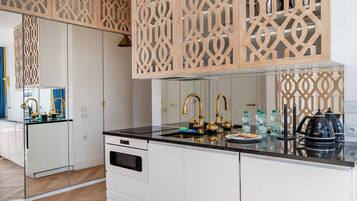 Refrigerador, horno, parrilla de estufa y lavavajillas