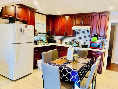 Charming 3-bedroom house with AC in Avocado Heights