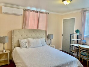 3 habitaciones, tabla de planchar con plancha, internet y ropa de cama 