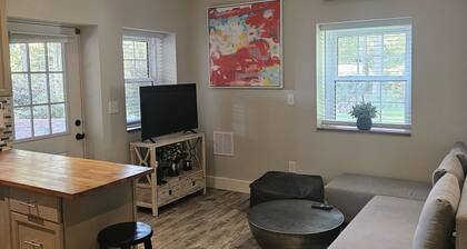 Cozy 1 br apartment with a private entrance and patio in Fairfield