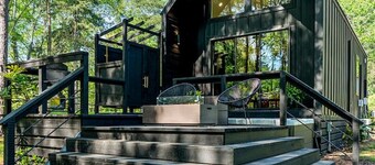 Private Lakeside Couples Cabin, Hot Tub & Fire Pit