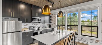 The Loft 7- Steps from the Lake & Dining- Newly renovated in the heart of McCall
