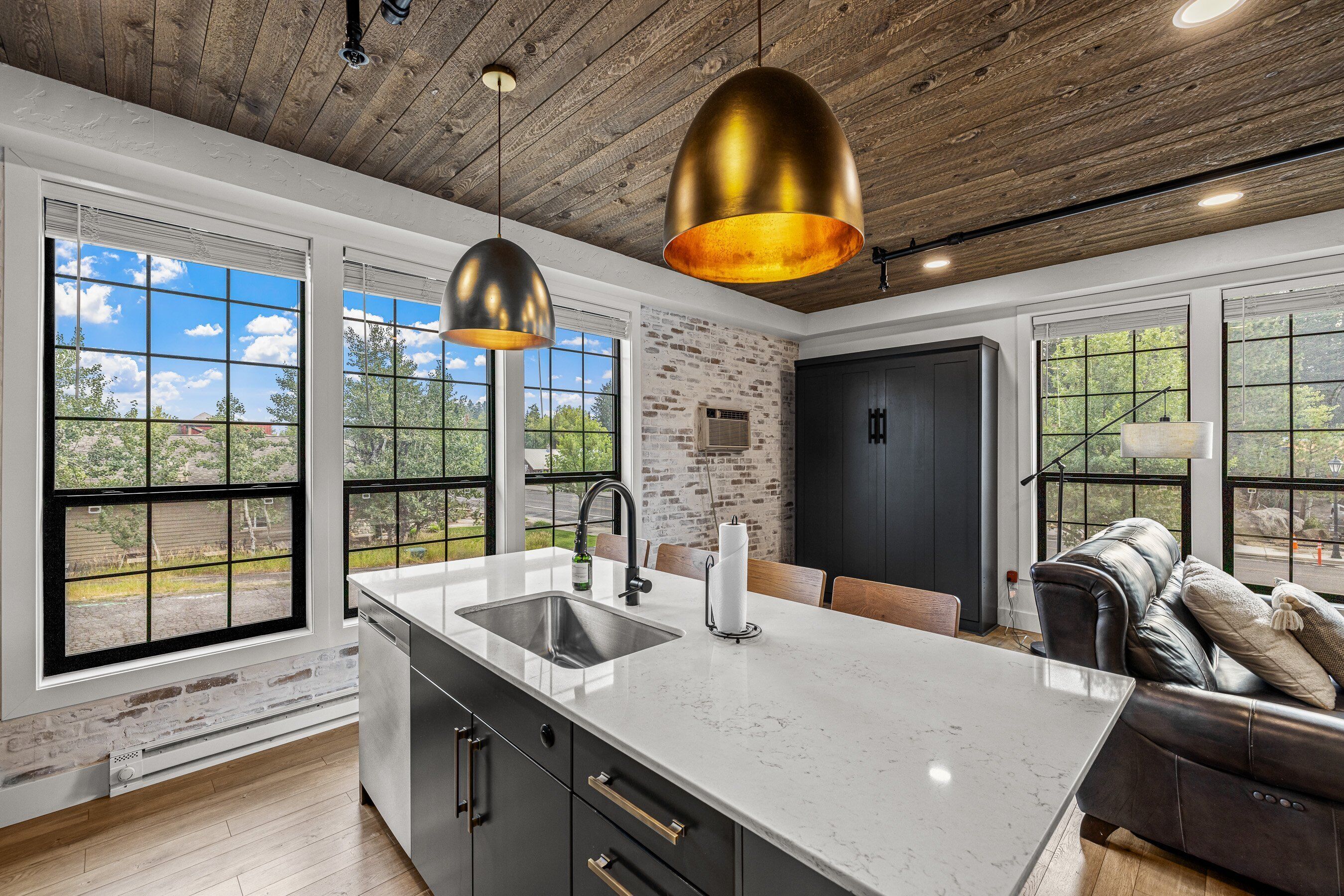 المنشأة من الداخل