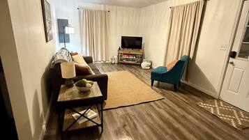 智能电视、DVD 播放器、书