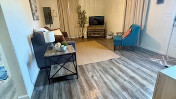 Smart-TV, DVD-spiller og bøker