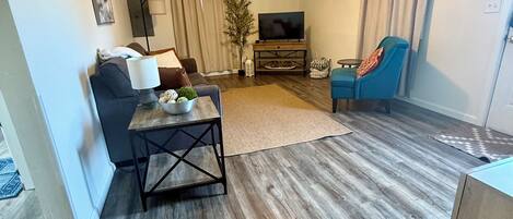 Smart-tv, een dvd-speler en boeken