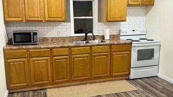 雪櫃、微波爐、焗爐、爐具