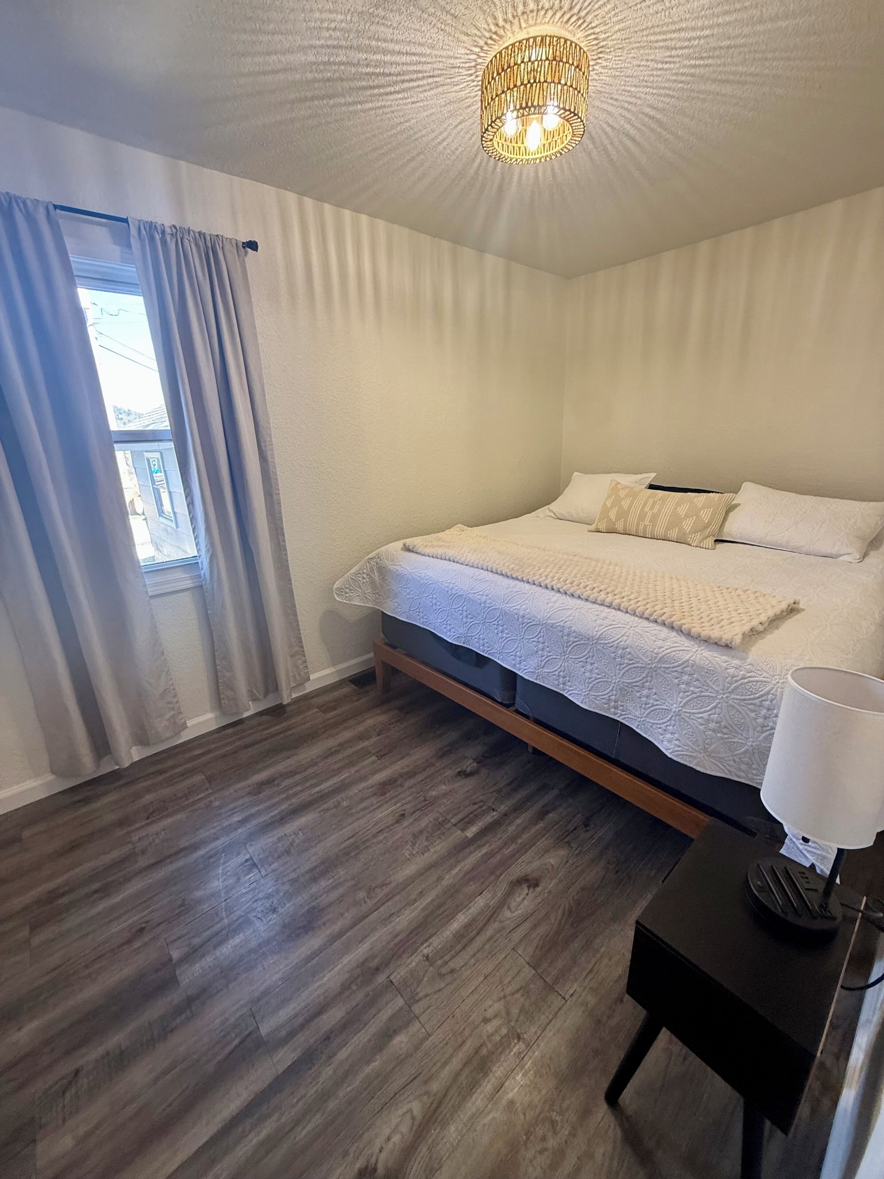 3 slaapkamers, een strijkplank/strijkijzer, gratis wifi, beddengoed