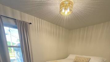 3 bedrooms, iron/ironing board, free WiFi, bed sheets