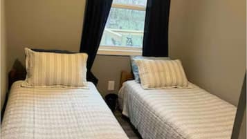 3 bedrooms, iron/ironing board, free WiFi, bed sheets