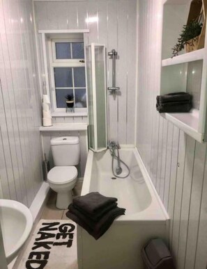 Ducha, toallas, papel higiénico