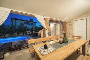 Outdoor dining - Villa Javor by Istrabook (Peruški)