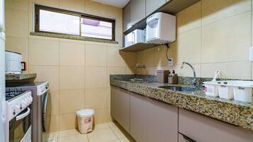 LÀgenhet | Eget kök | KylskÄp, mikrovÄgsugn, ugn och spishÀll