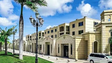 Desk, blackout curtains, soundproofing, free WiFi