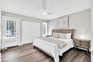 6 bedrooms, desk, iron/ironing board, free WiFi