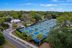 A large outdoor tennis court complex with multiple courts, surrounded by trees and a road. - 3BR Queen's Grant Villa w/ Vaulted Ceilings & Patio, Half Mile to Beach (Hilton Head Island)