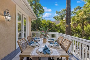 屋外ダイニングエリア