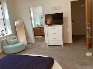 1 habitación, tabla de planchar con plancha, wifi y ropa de cama