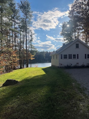 Property grounds - Charming 2-bedroom cottage in delightful Laconia with AC and loft. (Laconia)