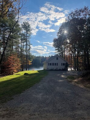 Property grounds - Charming 2-bedroom cottage in delightful Laconia with AC and loft. (Laconia)