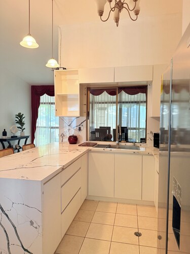 Charming 3-bedroom Black & White house in peaceful Ticuantepe with AC