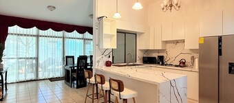 Charming 3-bedroom Black & White house in peaceful Ticuantepe with AC