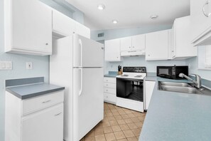 Fridge, microwave, oven, stovetop - Gone to the Beach cozy small home located near beach (Santa Rosa Beach)