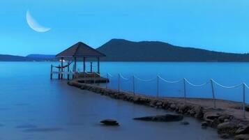 Pantai pribadi di sekitar