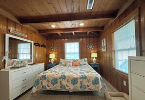 6 bedrooms, free WiFi, bed sheets