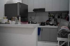 Basic Shared Dormitory | Shared kitchen | Electric kettle, dining tables
