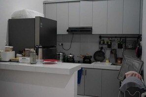 Basic Shared Dormitory, Mixed Dorm | Shared kitchen facilities | Electric kettle, dining tables