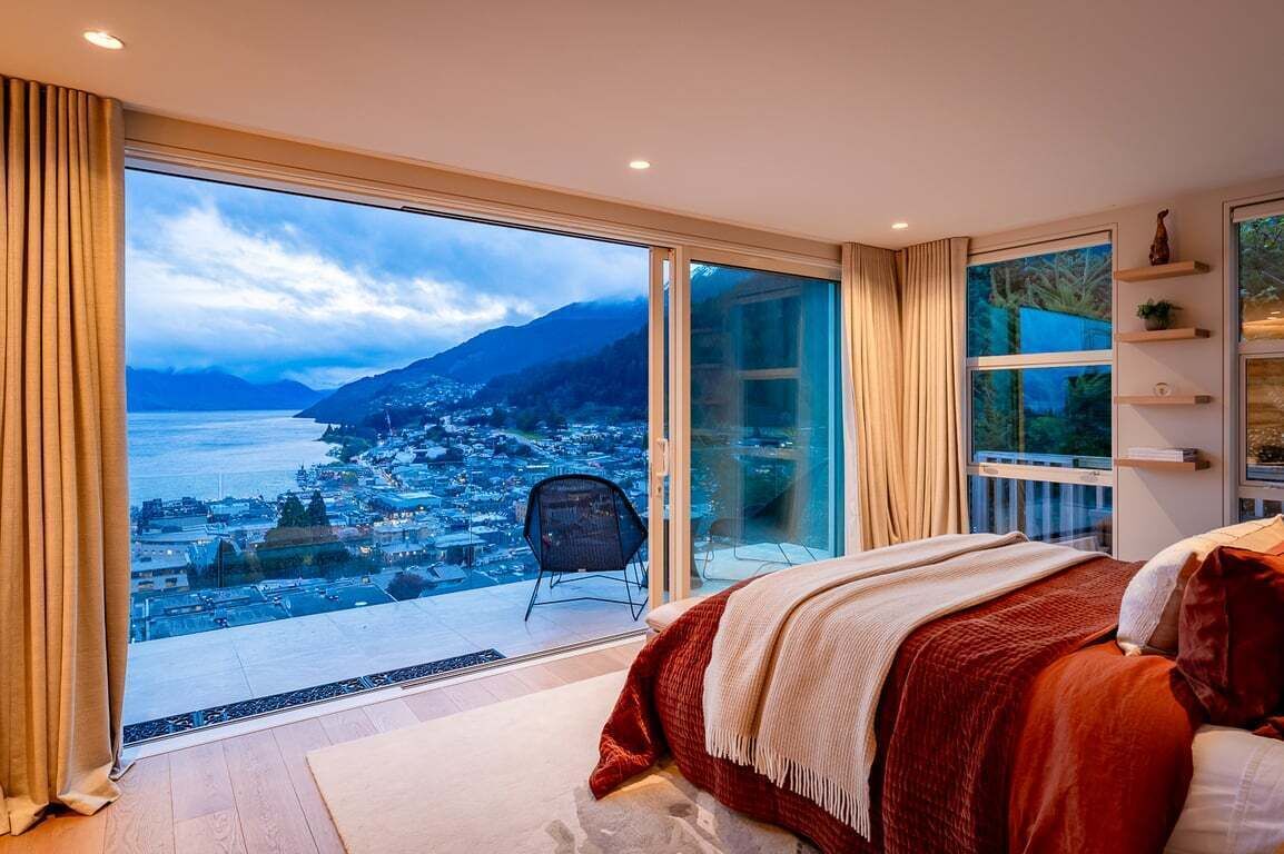 3 bedrooms, desk, iron/ironing board, travel crib