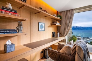 Interior - Luxury Away - Manaia Views - Hot Tub-Free Parking-BBQ (Queenstown)