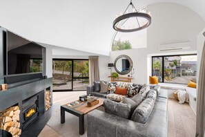 TV, fireplace, stereo