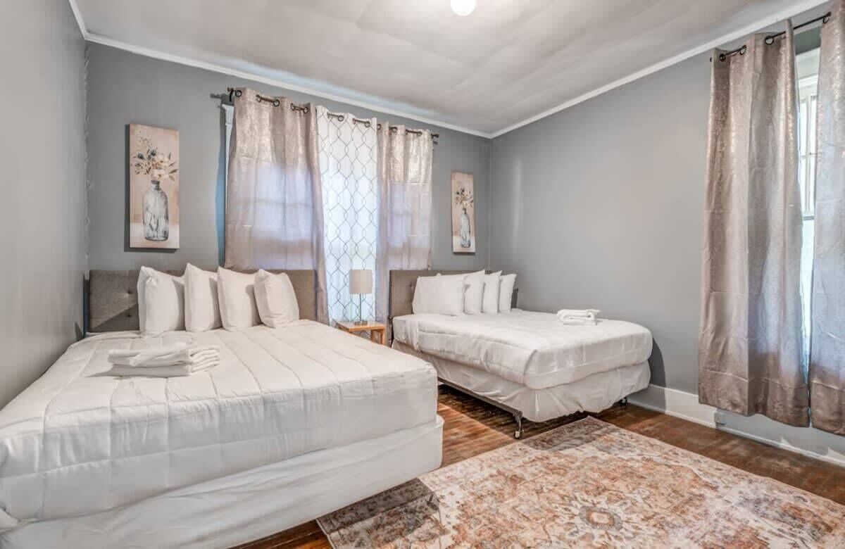 1 habitación, tabla de planchar con plancha, wifi gratis y ropa de cama 