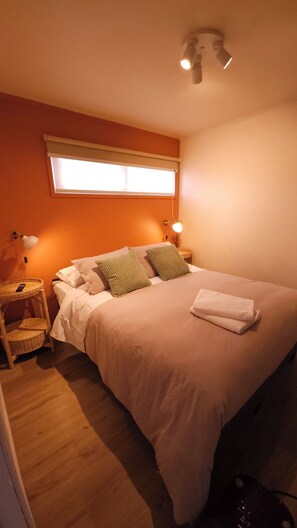 2 habitaciones, tabla de planchar con plancha, wifi y ropa de cama 