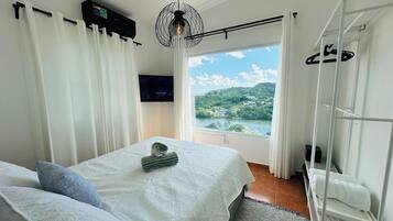 2 bedrooms, iron/ironing board, WiFi