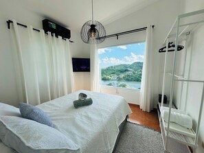 2 bedrooms, iron/ironing board, WiFi