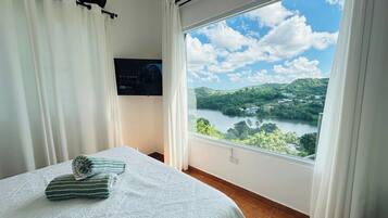 2 bedrooms, iron/ironing board, free WiFi