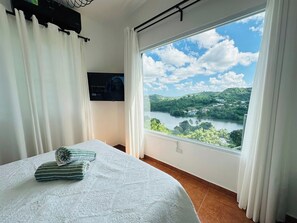 2 bedrooms, iron/ironing board, WiFi