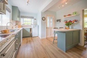 冷蔵庫、電子レンジ、オーブン、食器洗い機