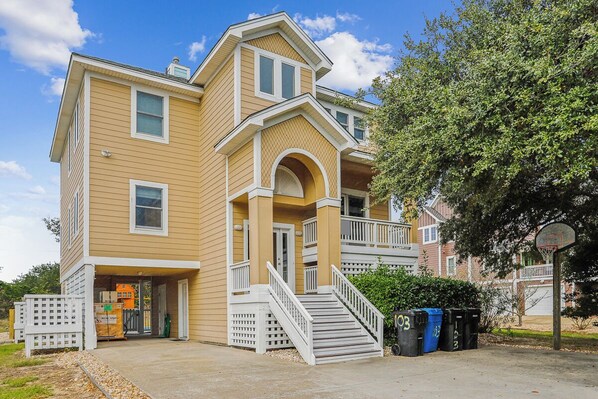 Exterior - Whispering Waves - 5 BR Oceanside Home in Duck w/Private Pool, Dogs Allowed (Duck)